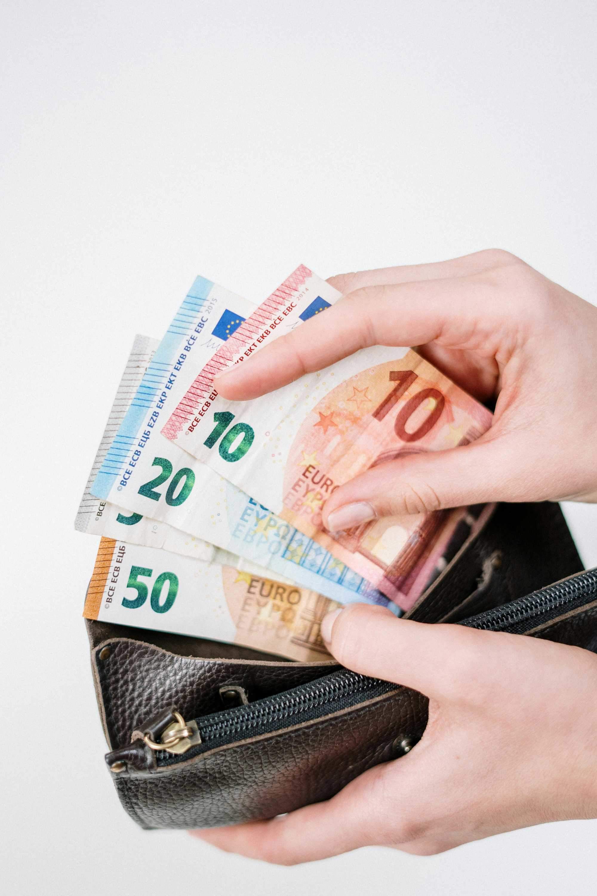 如何区分A股与B股？A股B股在开户金额方面有何不同？